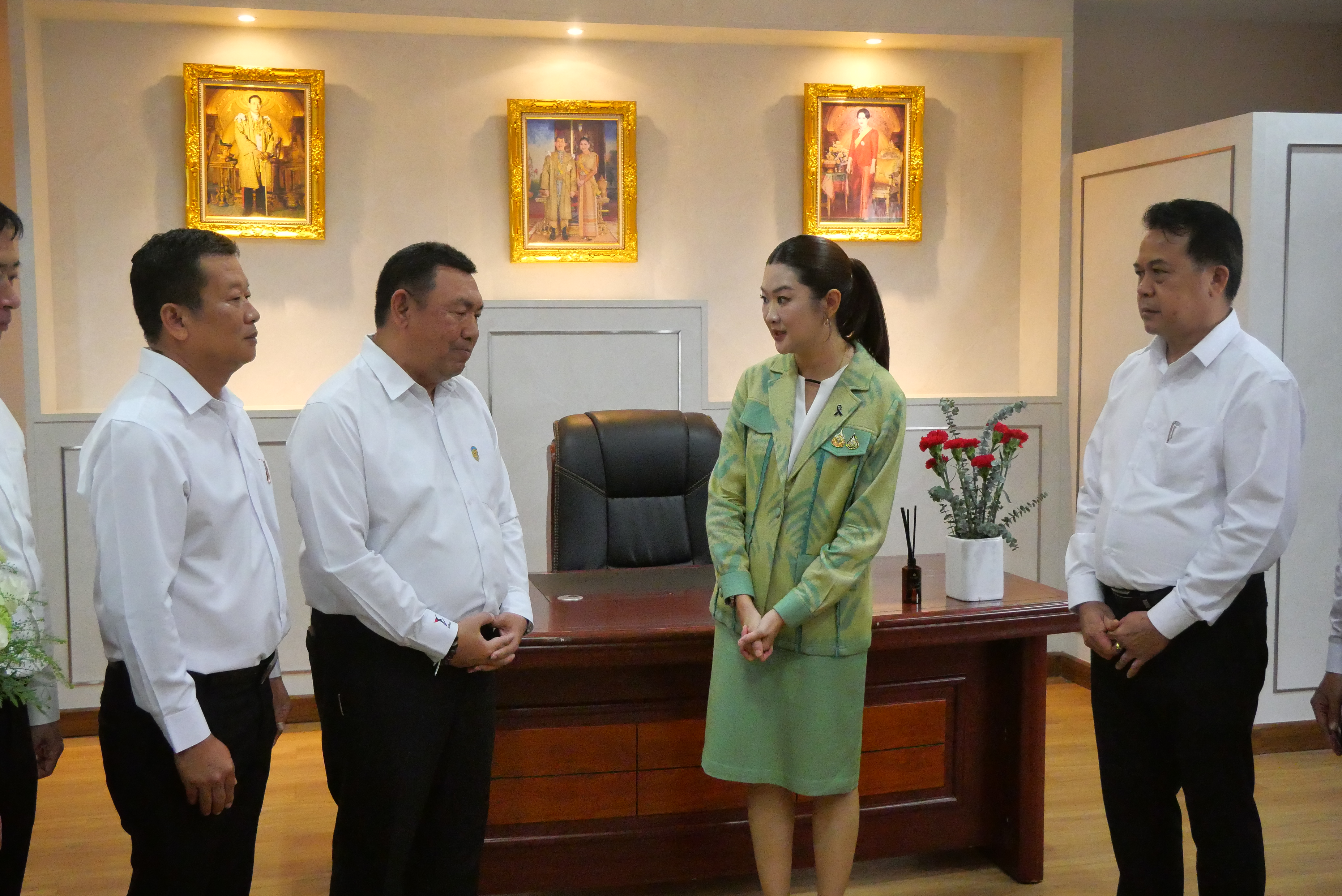 title - คณะผู้บริหาร ส.ป.ก. ร่วมแสดงความยินดีในโอกาสเข้ารับตำแหน่งของรัฐมนตรีว่าการกระทรวงเกษตรและสหกรณ์ และรัฐมนตรีช่วยว่าการกระทรวงเกษตรและสหกรณ์ 